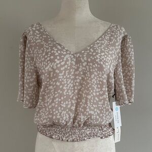 nine britton Taupe and White V-Neck Puff Sleeve Blouson Top